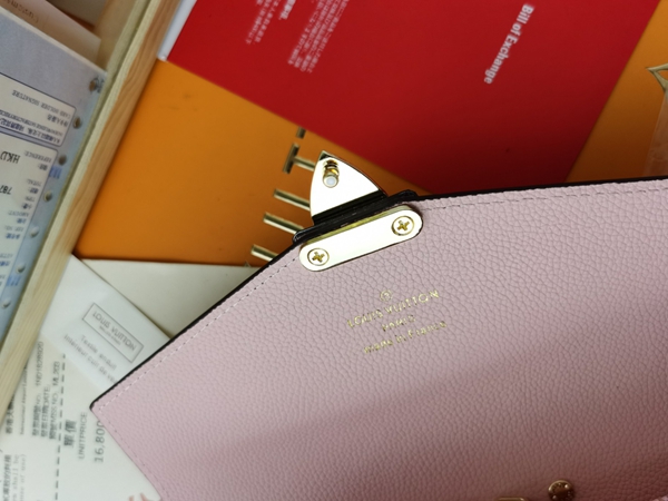 LVコピーウォレット角部分ディテール